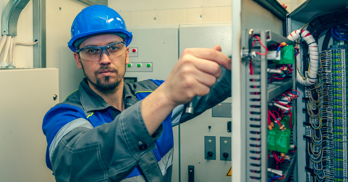 Quais são os Tipos de Instalações Elétricas? Entenda as Diferenças entre Fábricas, Estaleiros, Obras, Prédios e Usinas